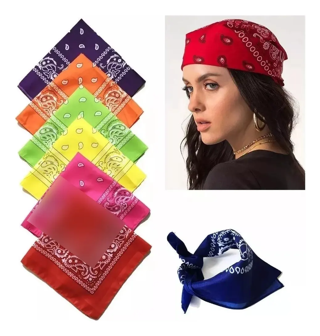 Set de bandanas pañoleta estampado clásico en colores surtidos y modelo usándola como pañoleta en la cabeza