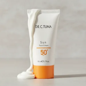 Protector solar facial SPF50 Dr. C. Tuna textura de crema