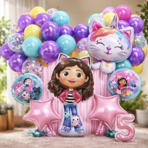 Ambientación completa de globos temática Gabby's Dollhouse con figura de gato unicornio y número